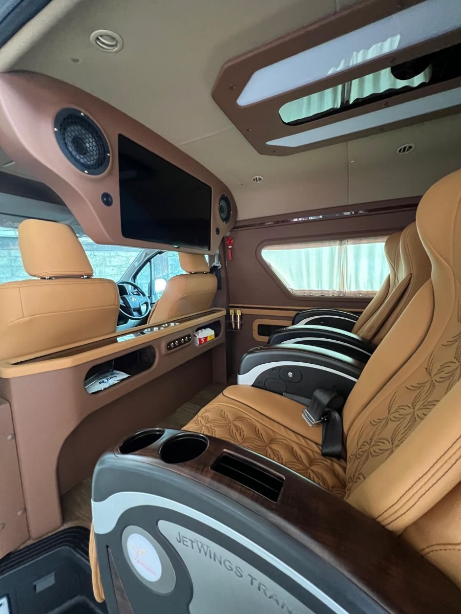 Hiace Luxury