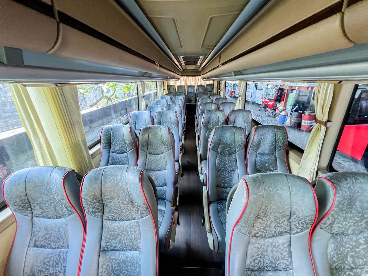 Hino 31 Seat